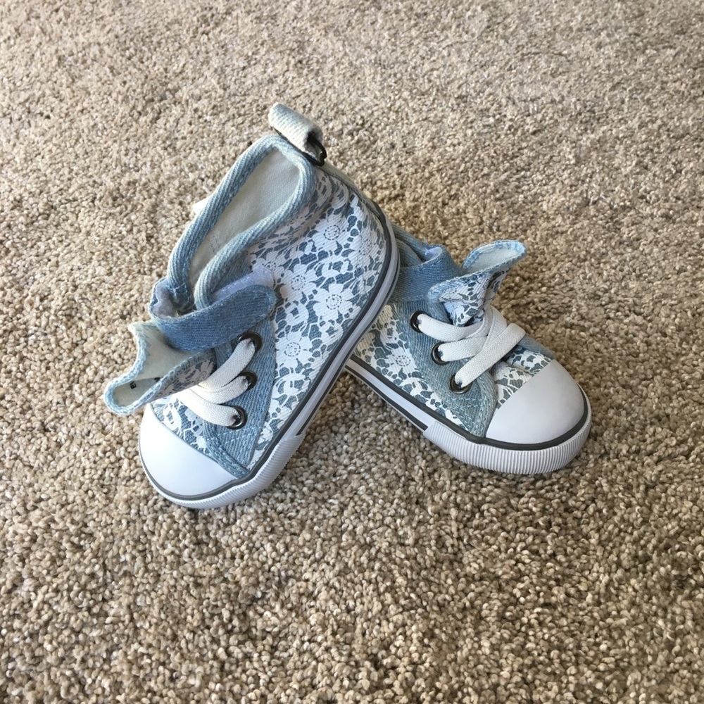 H & M toddler high top shoes size 4-5
